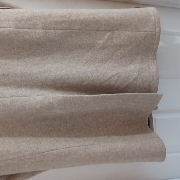 Elegant Tan Double-Breasted Trench Coat - Picture 11 of 12